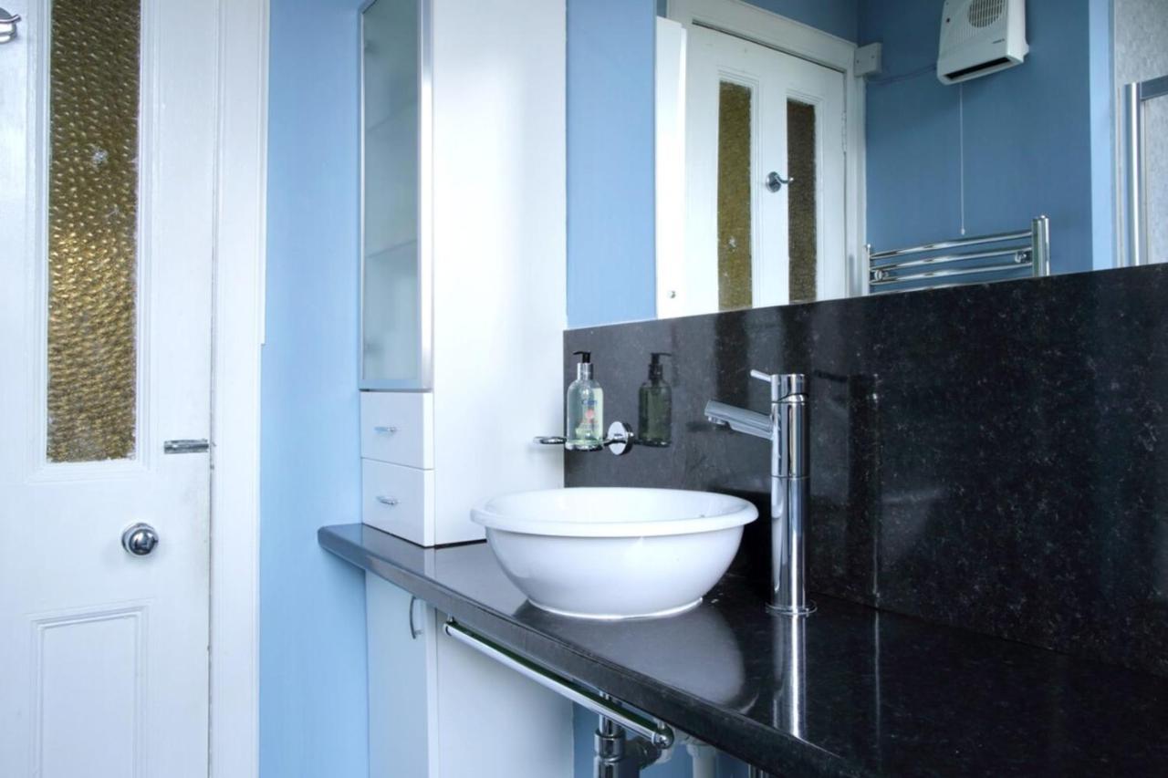 אדינבורו Central And Spacious 2 Bedroom Flat With Garden מראה חיצוני תמונה